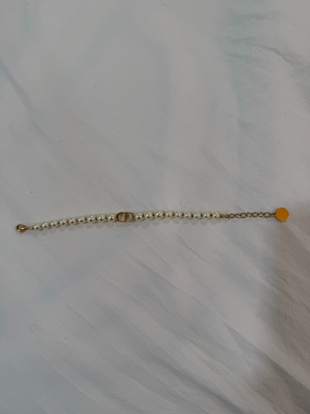 Dior - 30 Montaigne Bracelet
Gold-Finish Metal and White Resin Pearls - Picture 3 of 4